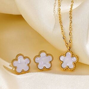 Gold and White Floral Necklace with Delicate Design